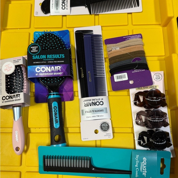 Conair  Hairbrush and hair tie bundle - Picture 3 of 4